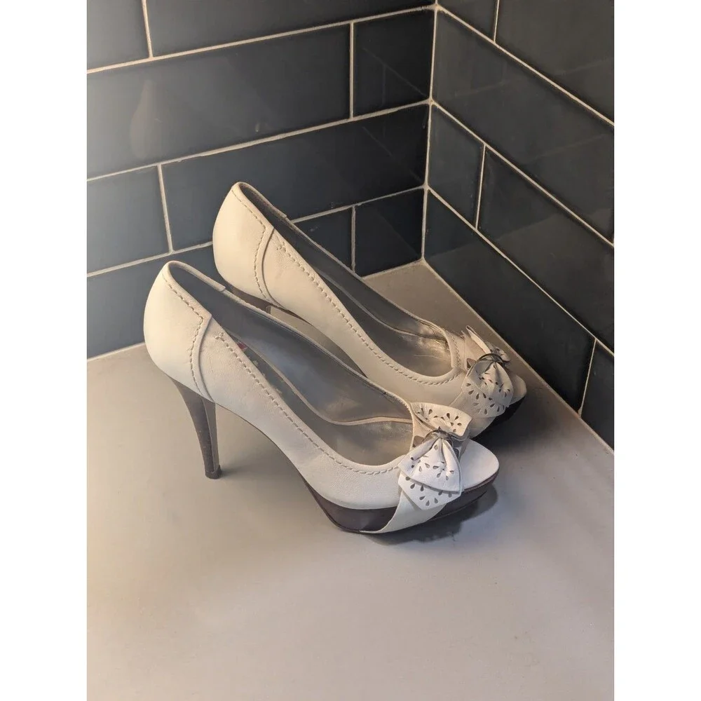 Womens Guess White Chappel Heels Business Classic Spring Shoes‎ Sz 8
